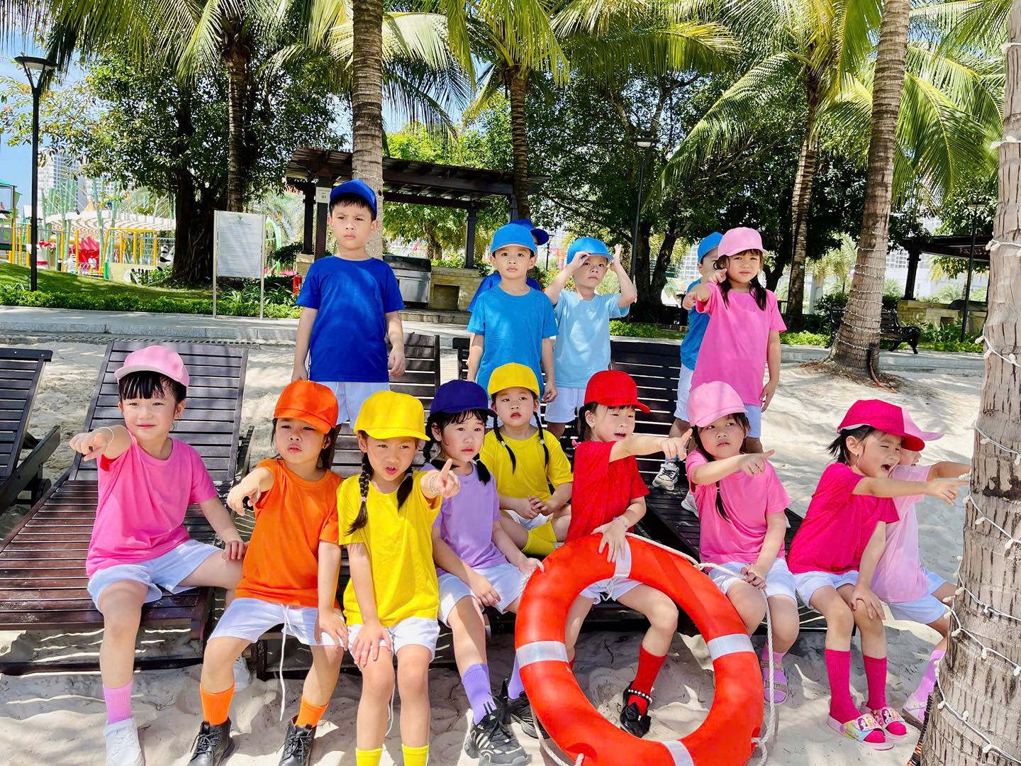 BÉ TẬP LÀM NHA SĨ