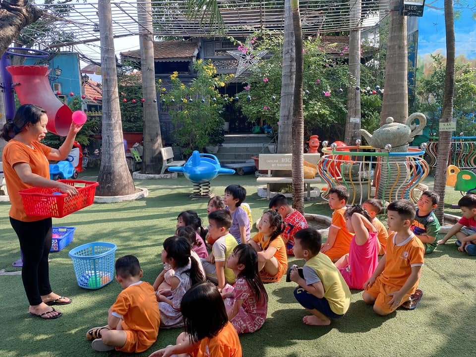 HOẠT ĐỘNG TRỒNG CÀ RỐT TẠI TRƯỜNG MẦM NON HỌC VIỆN THIÊN THẦN